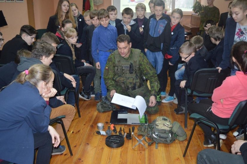 Juozo Vitkaus inžinerijos bataliono kariai renginyje „Tolerancijos diena“ Labūnavos pagrindinėje...