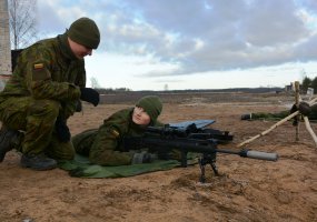 Trisdešimt šauktinių mokosi taiklaus šaulio kursuose - 2