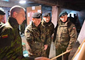 Lenkijos kariuomenės etmono Stefano Čarneckio Sausumos pajėgų Mokymo centro delegacija Juozo... - 1