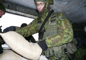 Inžinerijos bataliono nuolatinės privalomosios pradinės karo tarnybos kariai Bazinį kario kursą... - 2