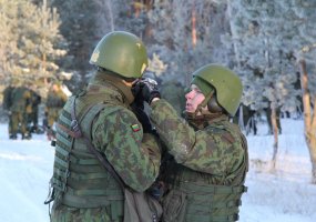 Vaidoto batalione privalomosios pradinės karo tarnybos kariai mokomi pagal specialistų rengimo... - 1