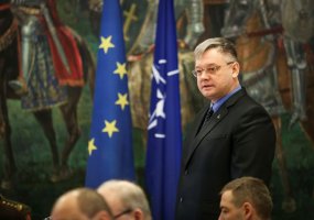 Lietuvos kariuomenės vadas pasirašė bendradarbiavimo priemonių planus su VRM institucijų ir... - 2