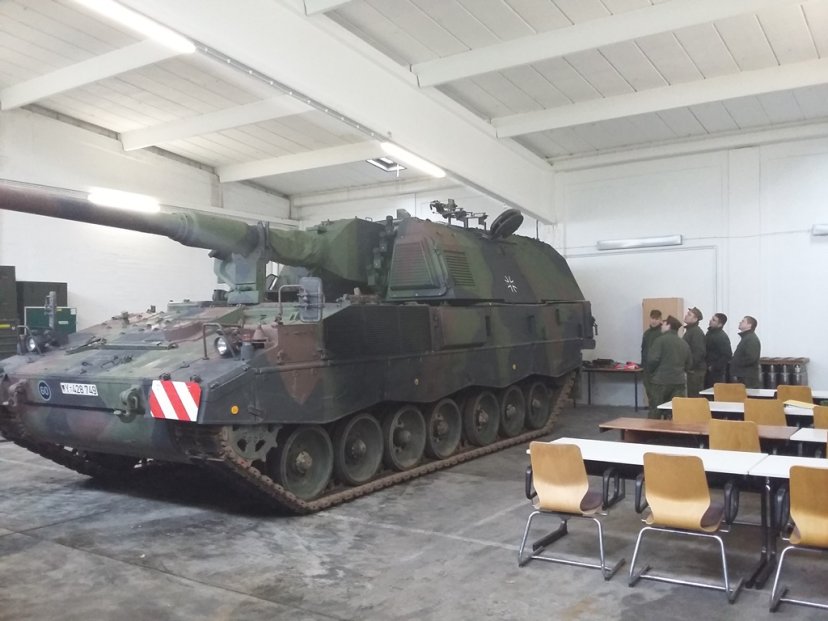 Tęsiasi Lietuvos karių darbo su vokiškomis haubicomis PzH 2000 mokymai 