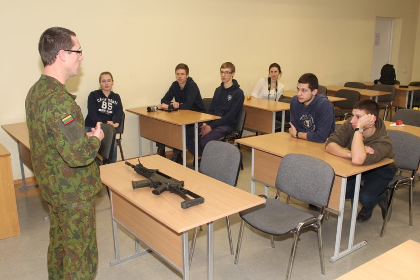 Lietuvos kariuomenės mokykloje vyko stovykla „Jaunimas ir krašto apsauga“