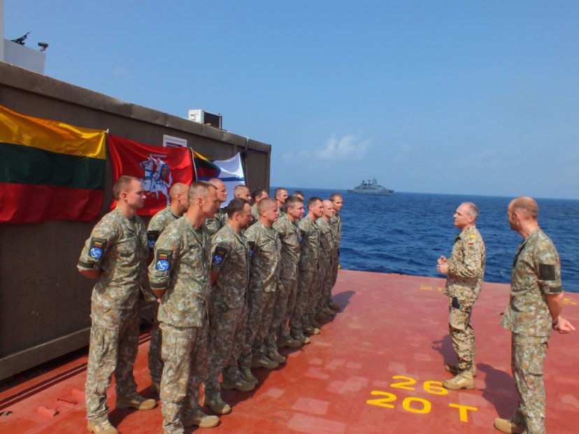 Baigę tarptautinę misiją prie Somalio krantų namo grįžta Lietuvos kariai   
