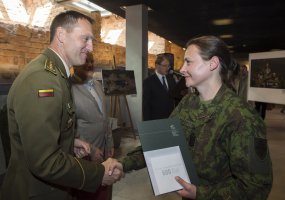 Valdovų rūmuose apdovanoti fotografijų konkurso apie Lietuvos kariuomenę nugalėtojai - 5
