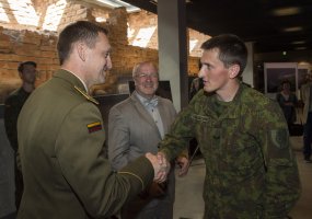 Valdovų rūmuose apdovanoti fotografijų konkurso apie Lietuvos kariuomenę nugalėtojai - 6