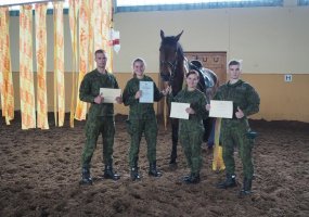 Kariūnai išmoko valdyti žirgus - 5