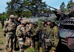 „Anakonda-16“ pratybų dalyvius aplankė JAV generolas  - 1