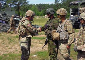 „Anakonda-16“ pratybų dalyvius aplankė JAV generolas  - 2