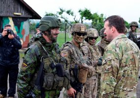 „Anakonda-16“ pratybų dalyvius aplankė JAV Sausumos pajėgų sekretorius Eric Fanning - 3