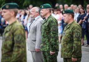 Marijampolėje į atsargą  išleista apie 200 nuolatinę privalomąją pradinę karo tarnybą baigusių karių - 1