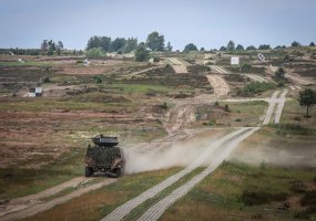Lietuvos kariuomenės ir KAM atstovai Vokietijoje stebėjo pėstininkų kovos mašinos BOXER prototipo... - 2
