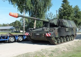 Lietuvos kariuomenė ginkluojasi pažangiausiomis pasaulyje laikomomis savaeigėmis haubicomis PzH2000 - 1