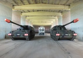 Lietuvos kariuomenė ginkluojasi pažangiausiomis pasaulyje laikomomis savaeigėmis haubicomis PzH2000 - 5