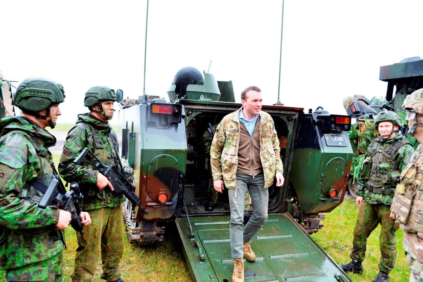 „Anakonda-16“ pratybų dalyvius aplankė JAV Sausumos pajėgų sekretorius Eric Fanning