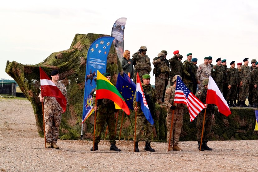 Iš didžiausių NATO pratybų Lenkijoje grįžta Lietuvos kariai 