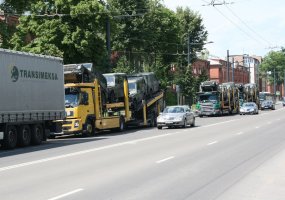 Į Lietuvą gabenami iš Nyderlandų įsigyti kariniai visureigiai - 3
