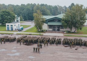 Vaidoto batalionas į atsargą išleido 459 šauktinius karius, bataliono vadu paskirtas plk. ltn.... - 4