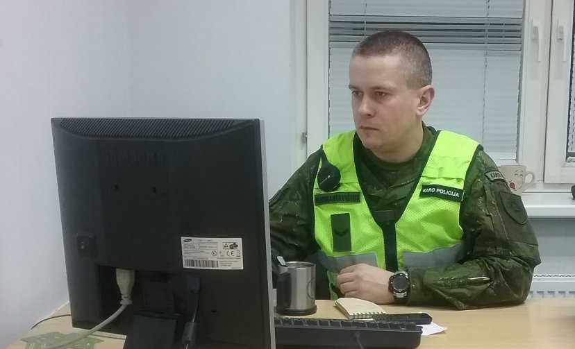 Karo policijos paramedikas sustabdė savižudį