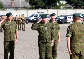 Į atsargą išlydėti dar 340 tarnybą baigusių šauktinių, šimtas iš jų planuoja tapti profesinės... - 4