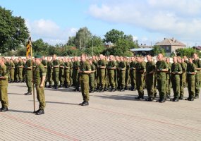 Į atsargą išlydėti dar 340 tarnybą baigusių šauktinių, šimtas iš jų planuoja tapti profesinės... - 6