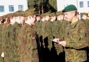 Didžiojo Lietuvos etmono Jonušo Radvilos mokomajame pulke Bazinį kario kursą baigė nuolatinės... - 6