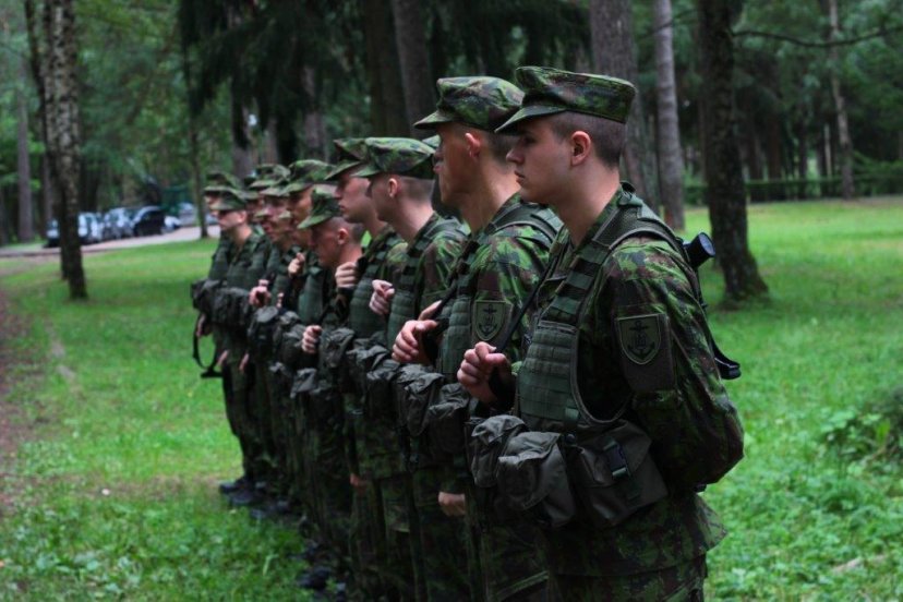 Mokomajame pulke Lietuvai prisieks 52 nuolatinės privalomosios pradinės karo tarnybos kariai 