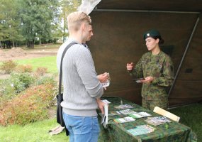 Lietuvos kariuomenės mokyklos kariai dalyvavo šventėje Fredos dvare - 3