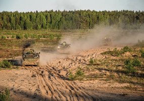 Sausumos pajėgų kariai baigė Šarvuočio M 113 vairuotojo kursą - 1