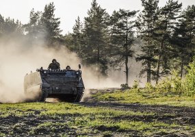 Sausumos pajėgų kariai baigė Šarvuočio M 113 vairuotojo kursą - 2