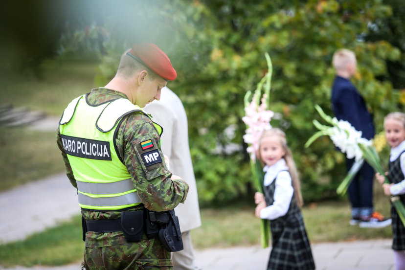 Karo policija rūpinasi vaikų saugumu prie mokyklų