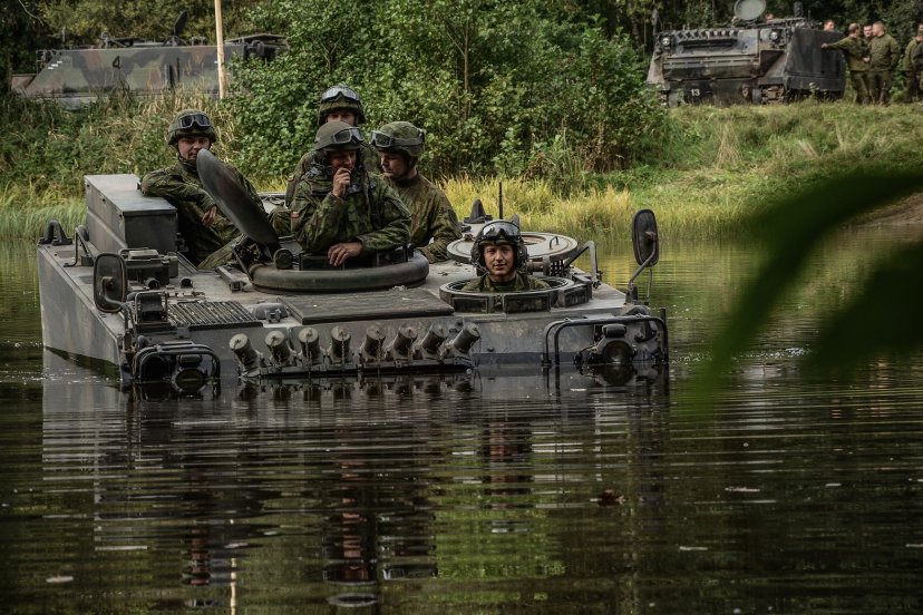 Sausumos pajėgų kariai baigė Šarvuočio M 113 vairuotojo kursą