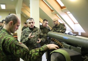 Oro gynybos batalione patirtimi dalijosi Lenkijos kariai - 1