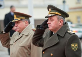 Krašto apsaugos sistemos vadovybė Vilniuje susitiko su Ukrainos kariuomenės vadu generolu Viktoru... - 1