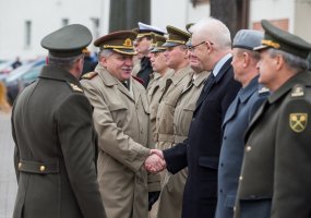 Krašto apsaugos sistemos vadovybė Vilniuje susitiko su Ukrainos kariuomenės vadu generolu Viktoru... - 3