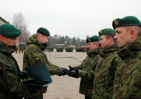 Ruklos įgulos kariai bendroje rikiuotėje paminėjo Lietuvos kariuomenės dieną  - 1