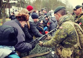 Apžiūrėti NATO techniką ir ginkluotę panoro keli tūkstančiai Visagino gyventojų ir svečių - 4