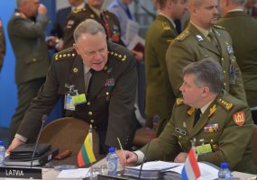 NATO vadovybė ir šalių kariuomenių vadai Briuselyje aptarė aktualius saugumo klausimus - 1