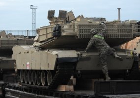 Į Lietuvą atvyksta naujos JAV karių rotacijos tankai ir kita technika - 4