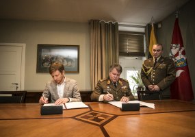Lietuvos kariuomenė ir UAB „15min - 1