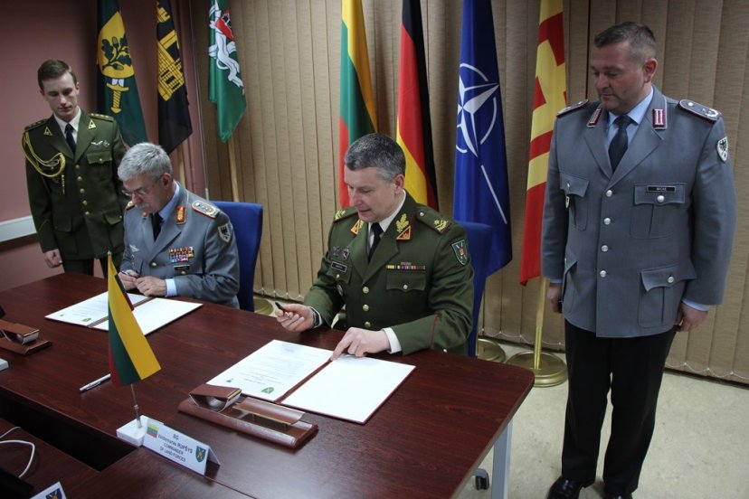 Letter of cooperation between Lithuanian and German land forces signed in Vilnius 