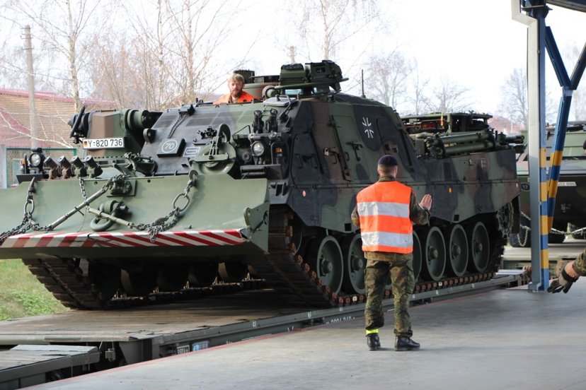 Į Lietuvą iš Vokietijos atgabenama NATO priešakinių pajėgų  bataliono kovinė technika