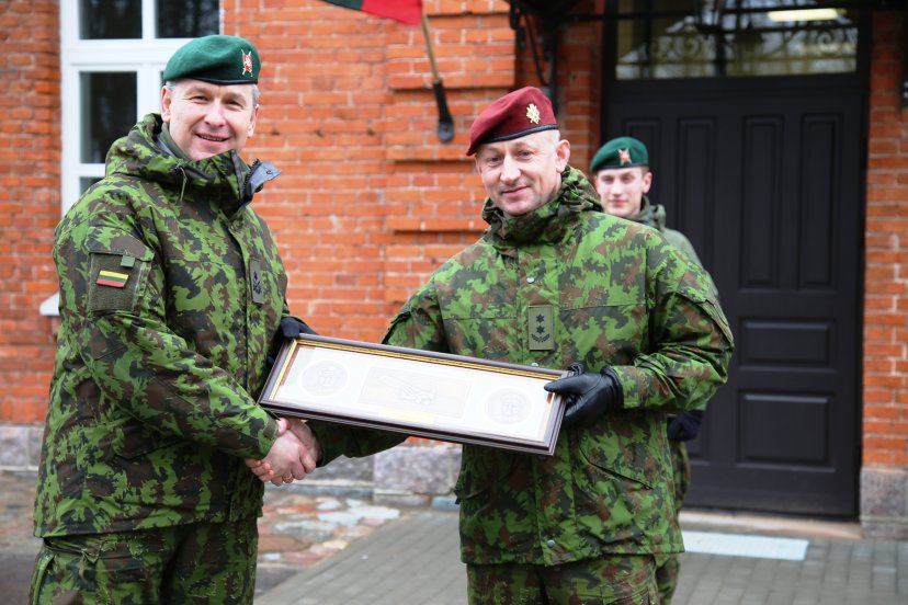 Atidarytos naujos Krašto apsaugos savanorių pajėgų Dariaus ir Girėno apygardos 2-osios rinktinės...