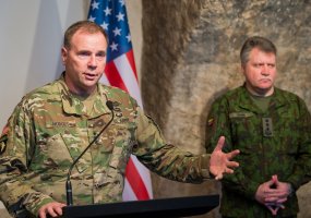 JAV sausumos pajėgų Europoje vadas gen. ltn. F. B. Hodges giria Lietuvą už pastangas stiprinti... - 3