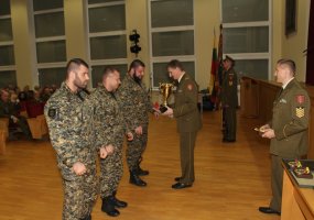 Atvirose štangos spaudimo varžybose, skirtose Lietuvos Nepriklausomybės dienai paminėti, susikovė... - 3
