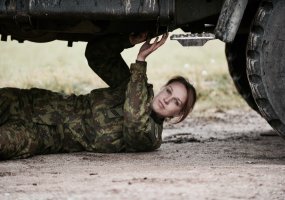 Krašto apsaugos savanorių pajėgų Dariaus ir Girėno rinktinės vado vairuotoja dievina mechaniką  - 1