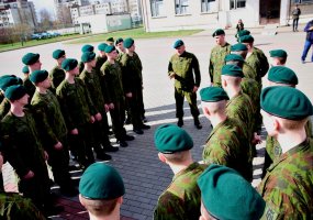 Šauktinių išleidimo į atsargą ceremonijose – apdovanojimai, kariškas repas ir sužadėtuvės  - 5