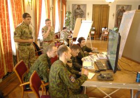  Oro pajėgų kariai sėkmingai tobulina gebėjimą planuoti bei vykdyti oro erdvės kontrolės ir... - 2