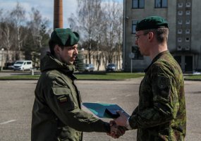 Rotaciją Lietuvoje baigiantys JAV kariai apdovanoti medaliais - 2
